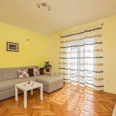 Rosa Apartment